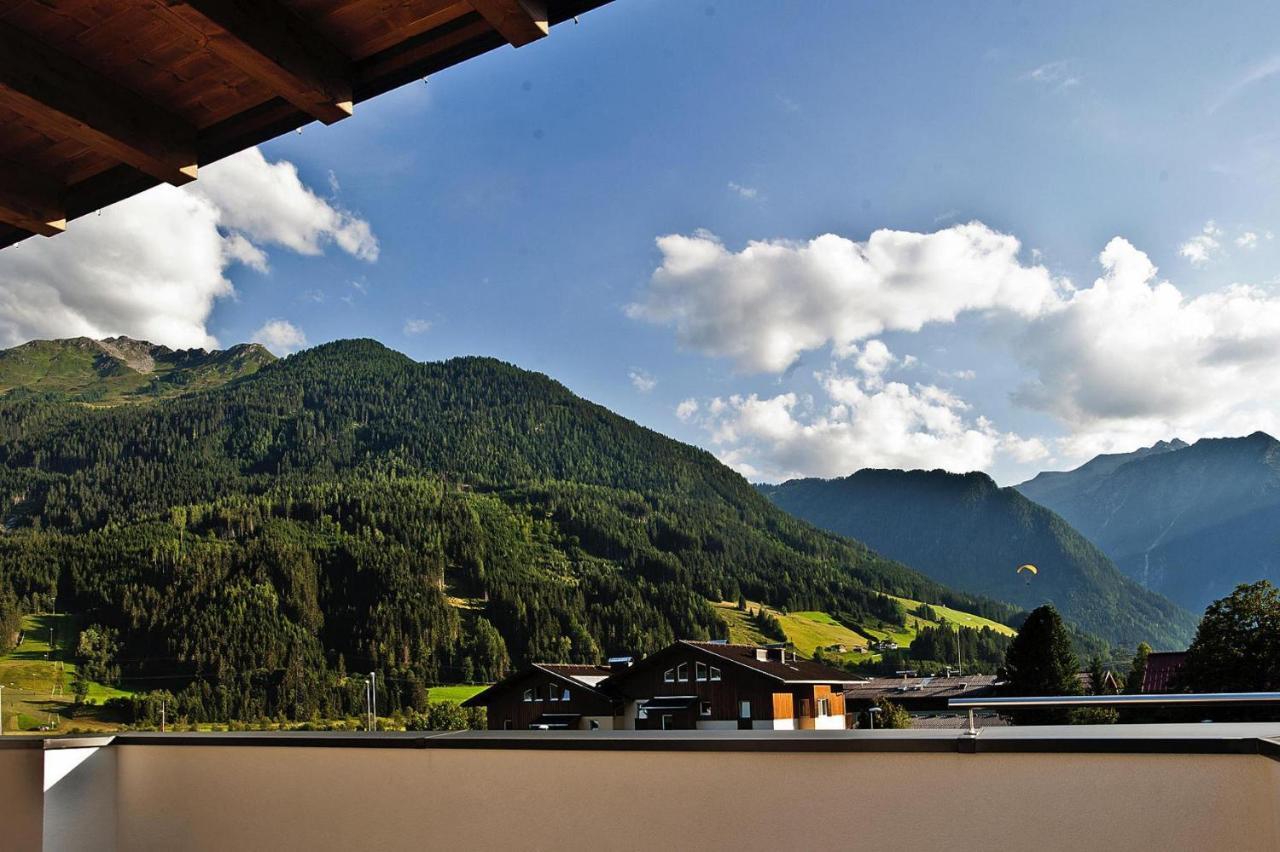 Apartment In Neukirchen With A Carport Neukirchen am Großvenediger エクステリア 写真