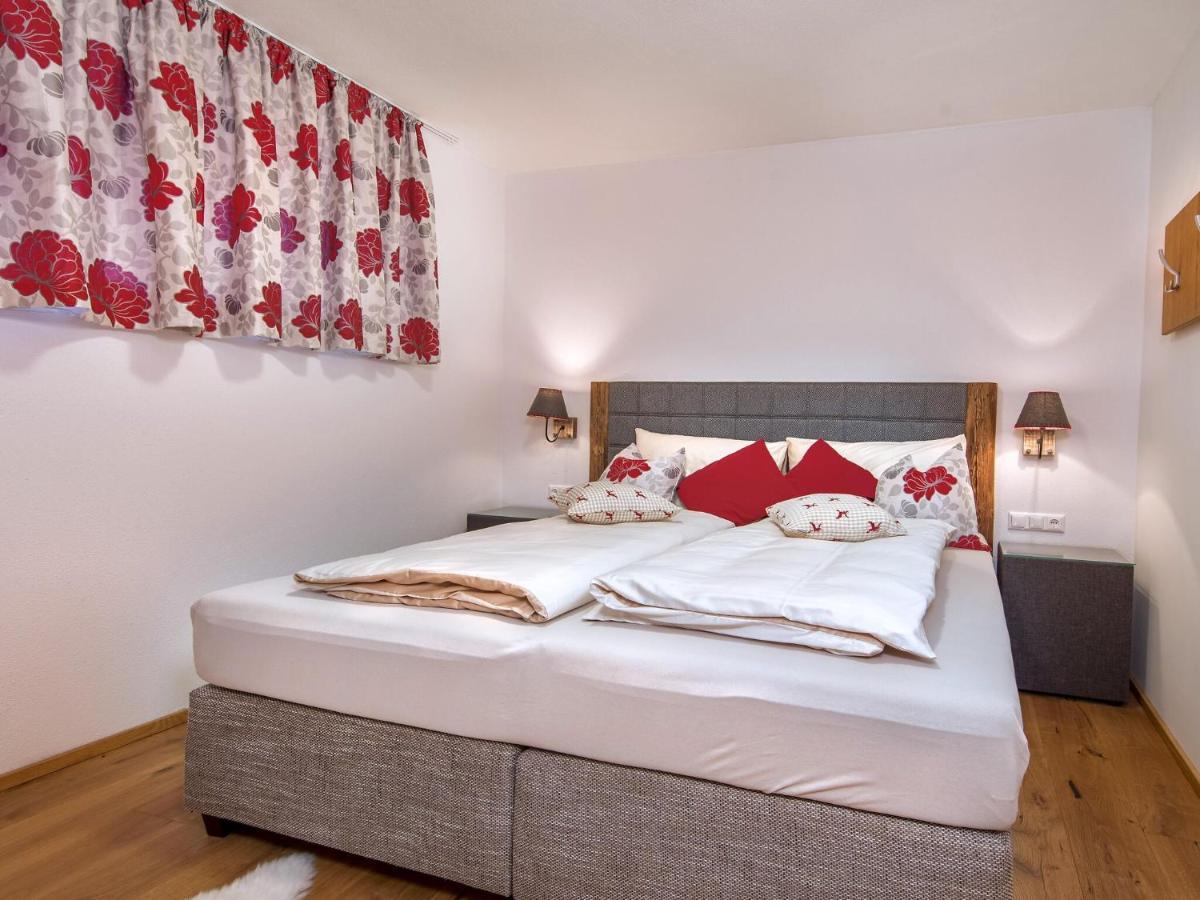 Apartment In Neukirchen With A Carport Neukirchen am Großvenediger エクステリア 写真