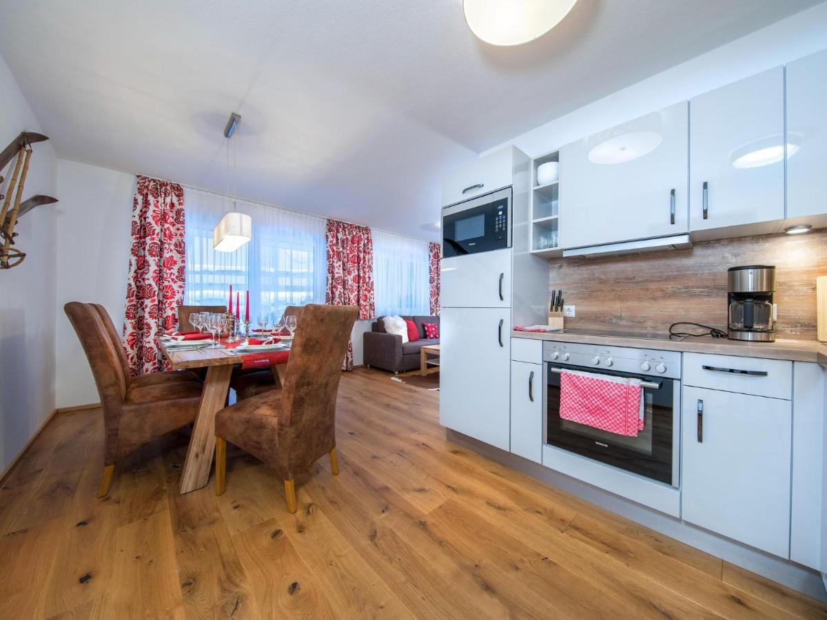 Apartment In Neukirchen With A Carport Neukirchen am Großvenediger エクステリア 写真