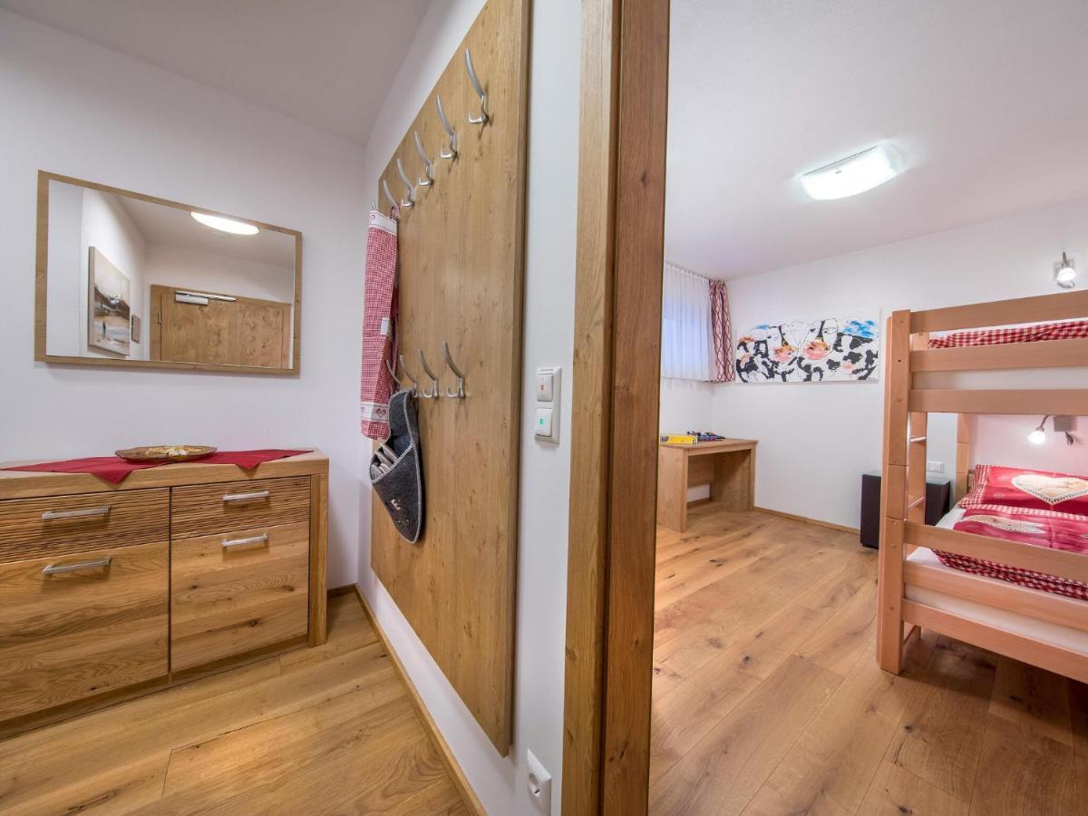 Apartment In Neukirchen With A Carport Neukirchen am Großvenediger エクステリア 写真