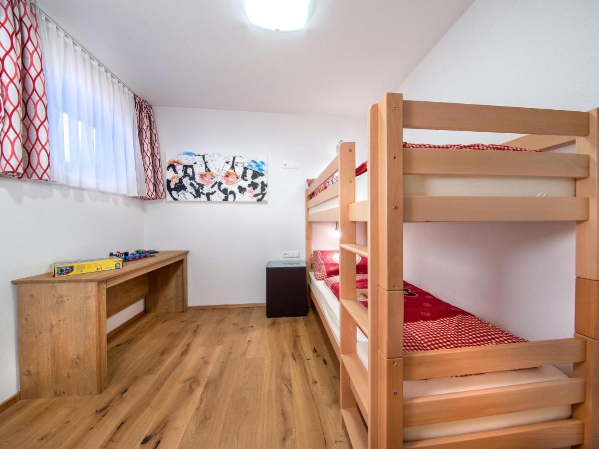 Apartment In Neukirchen With A Carport Neukirchen am Großvenediger エクステリア 写真